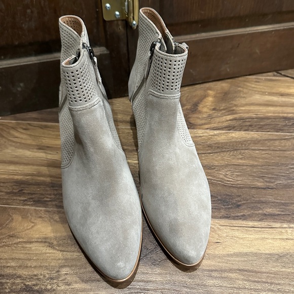 Never Worn Johnston & Murphy Taupe Heeled Booties - Picture 5 of 5